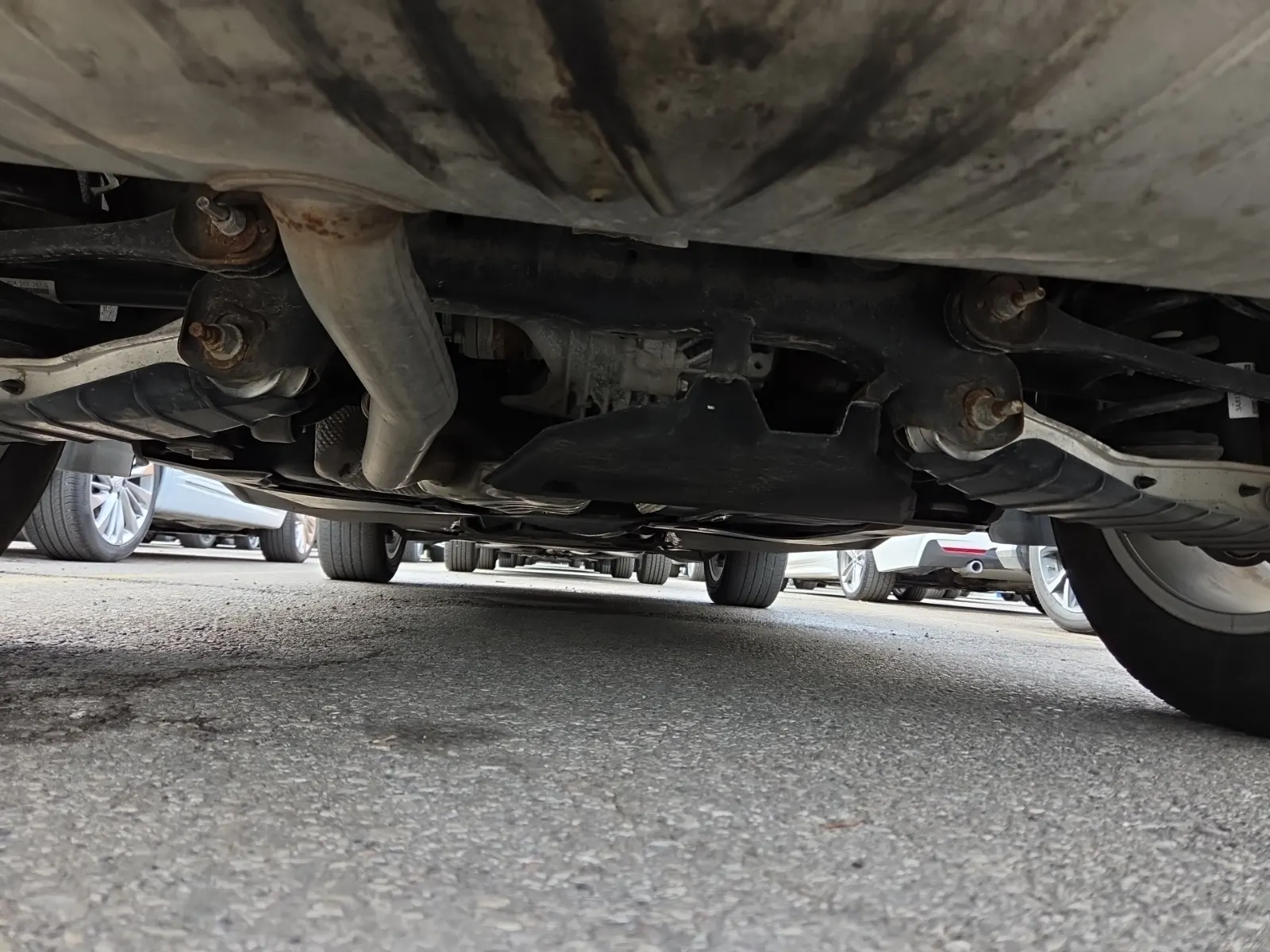 Undercarriage - Rear Photo