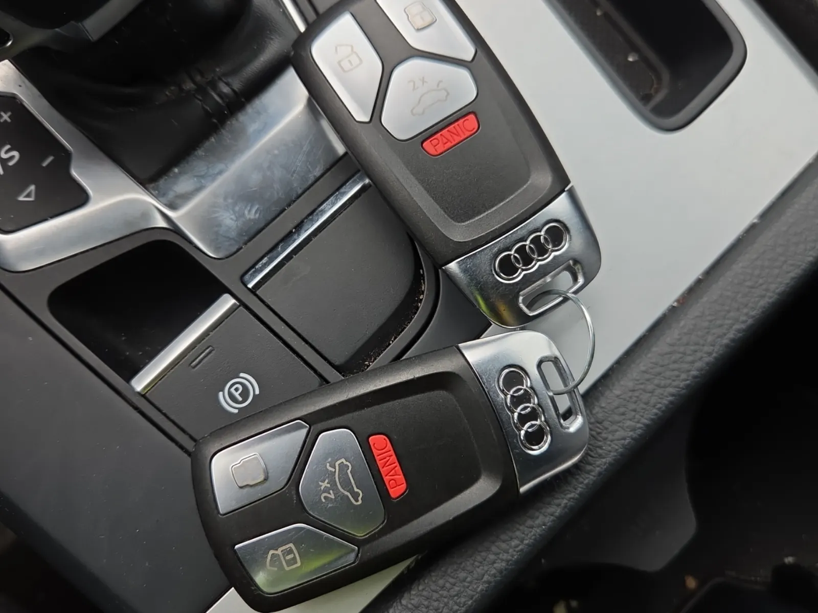 Keys/Fobs/Manual Photo