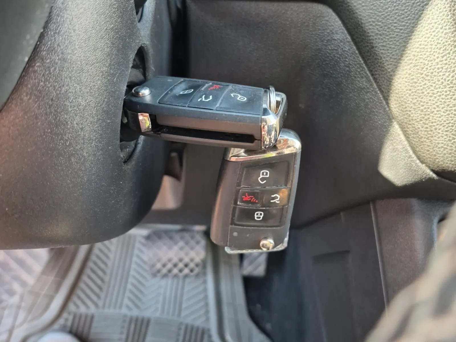 Keys/Fobs/Manual Photo