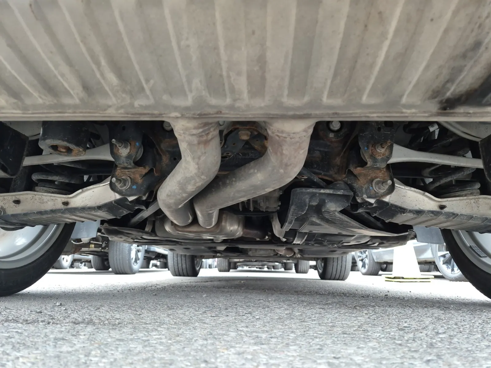 Undercarriage - Rear Photo