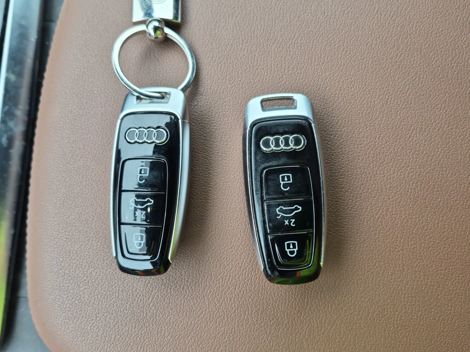 Keys/Fobs/Manual Photo