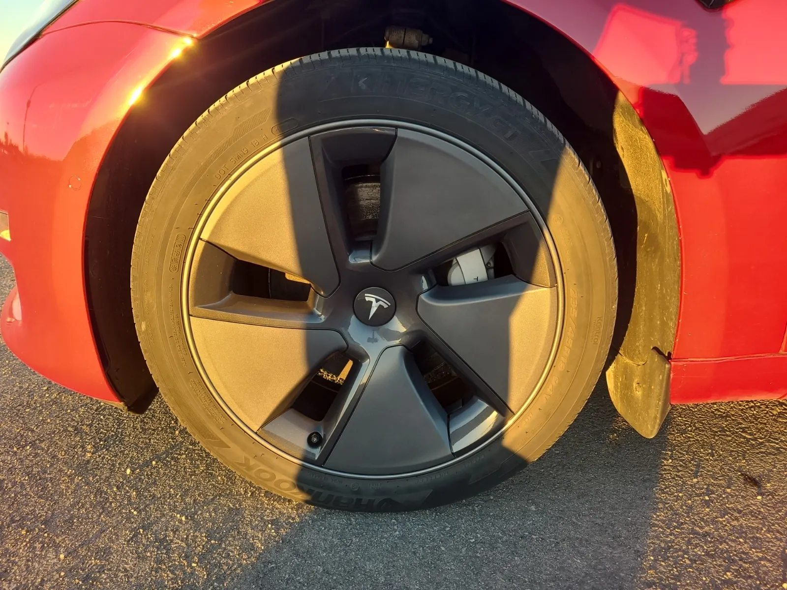 Front driver wheel/tire photo