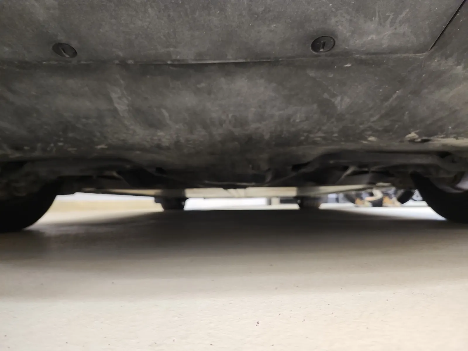 Undercarriage - Rear Photo