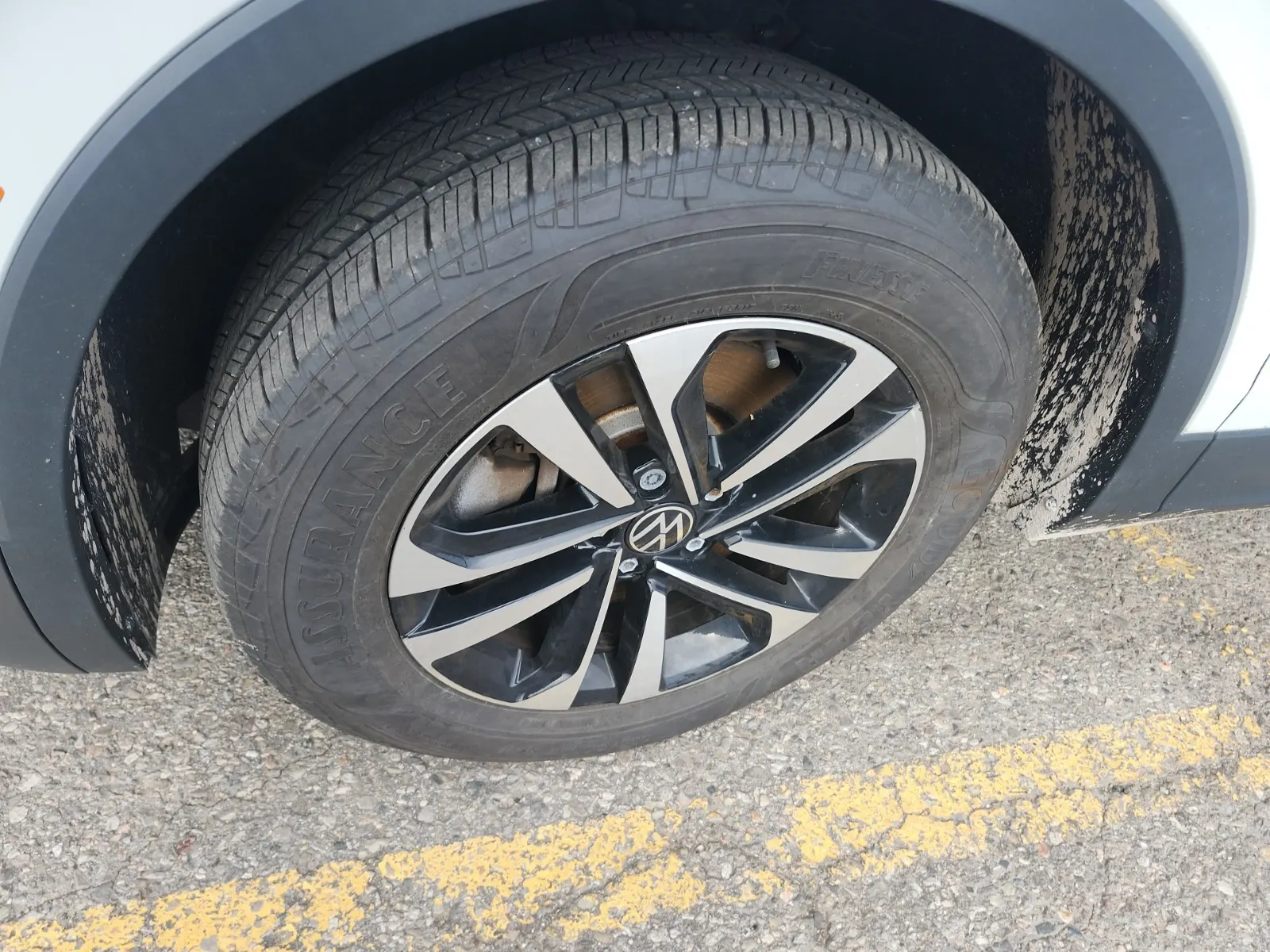 Front driver wheel/tire photo