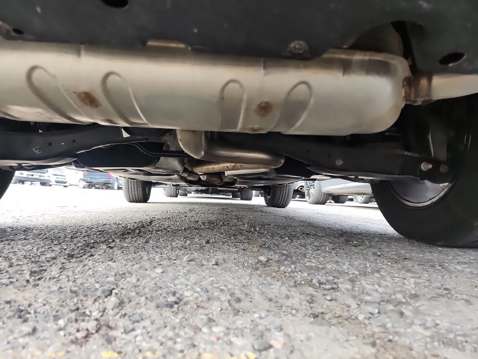 Undercarriage - Rear Photo