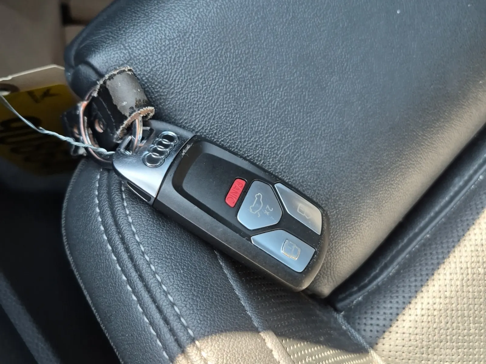 Keys/Fobs/Manual Photo