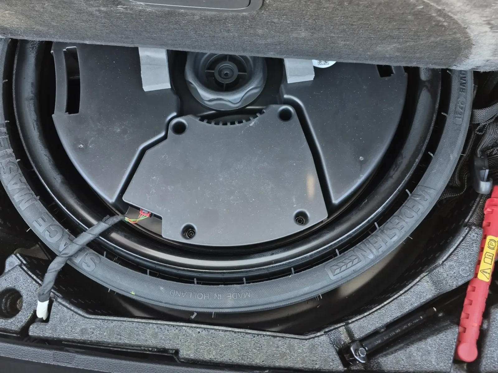 Spare Tire & Wheel Photo