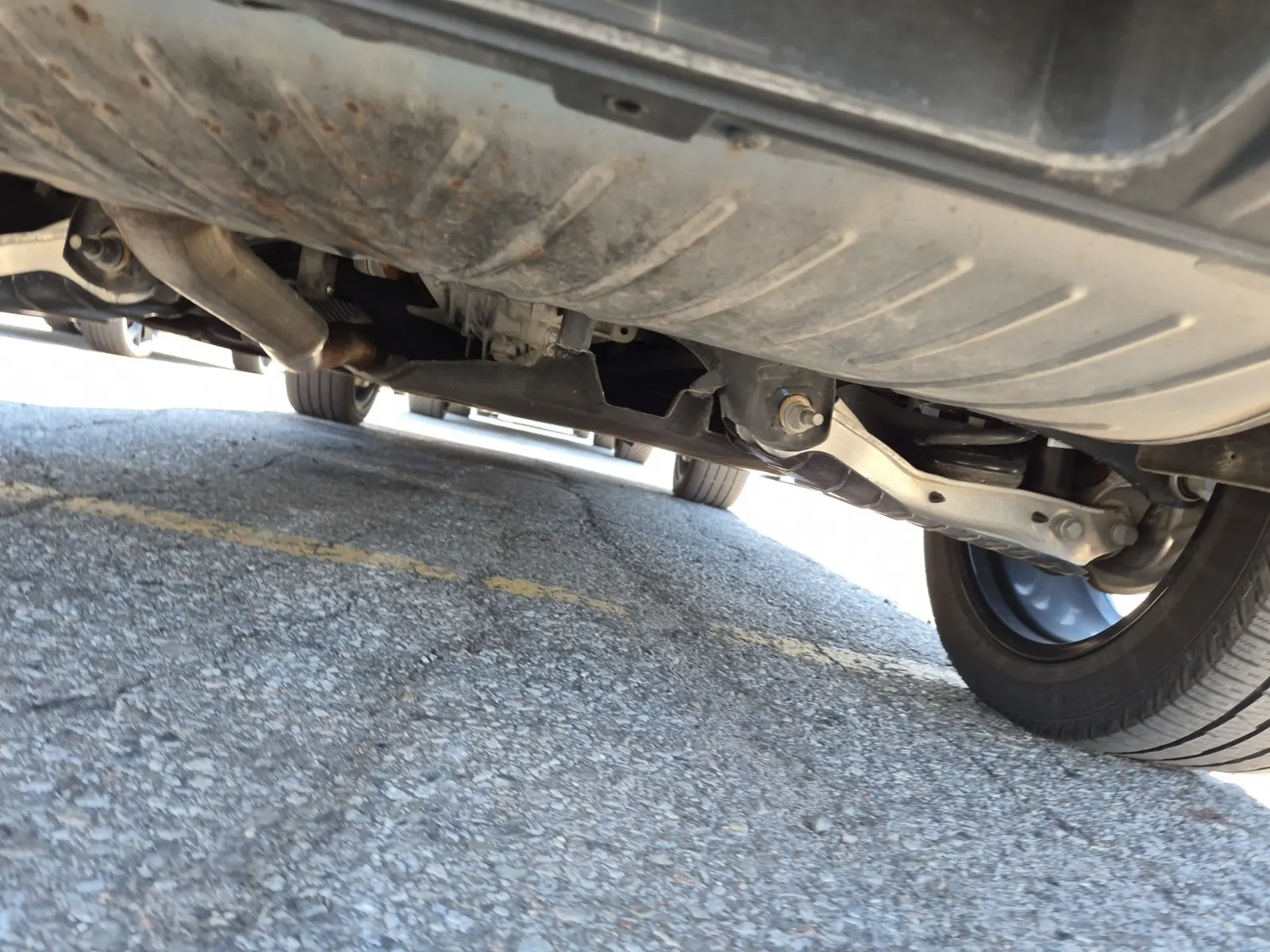 Undercarriage - Rear Photo