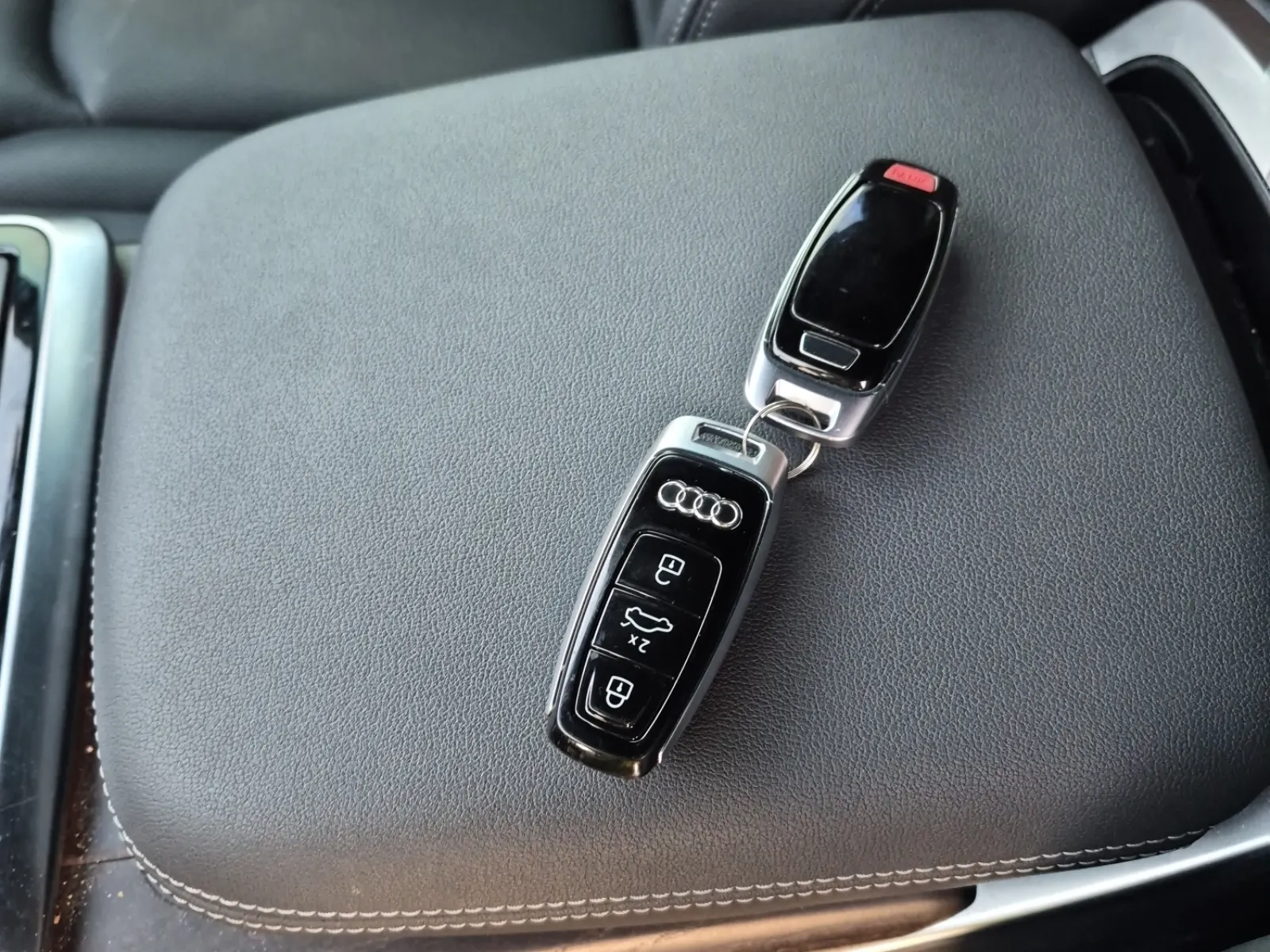 Keys/Fobs/Manual Photo