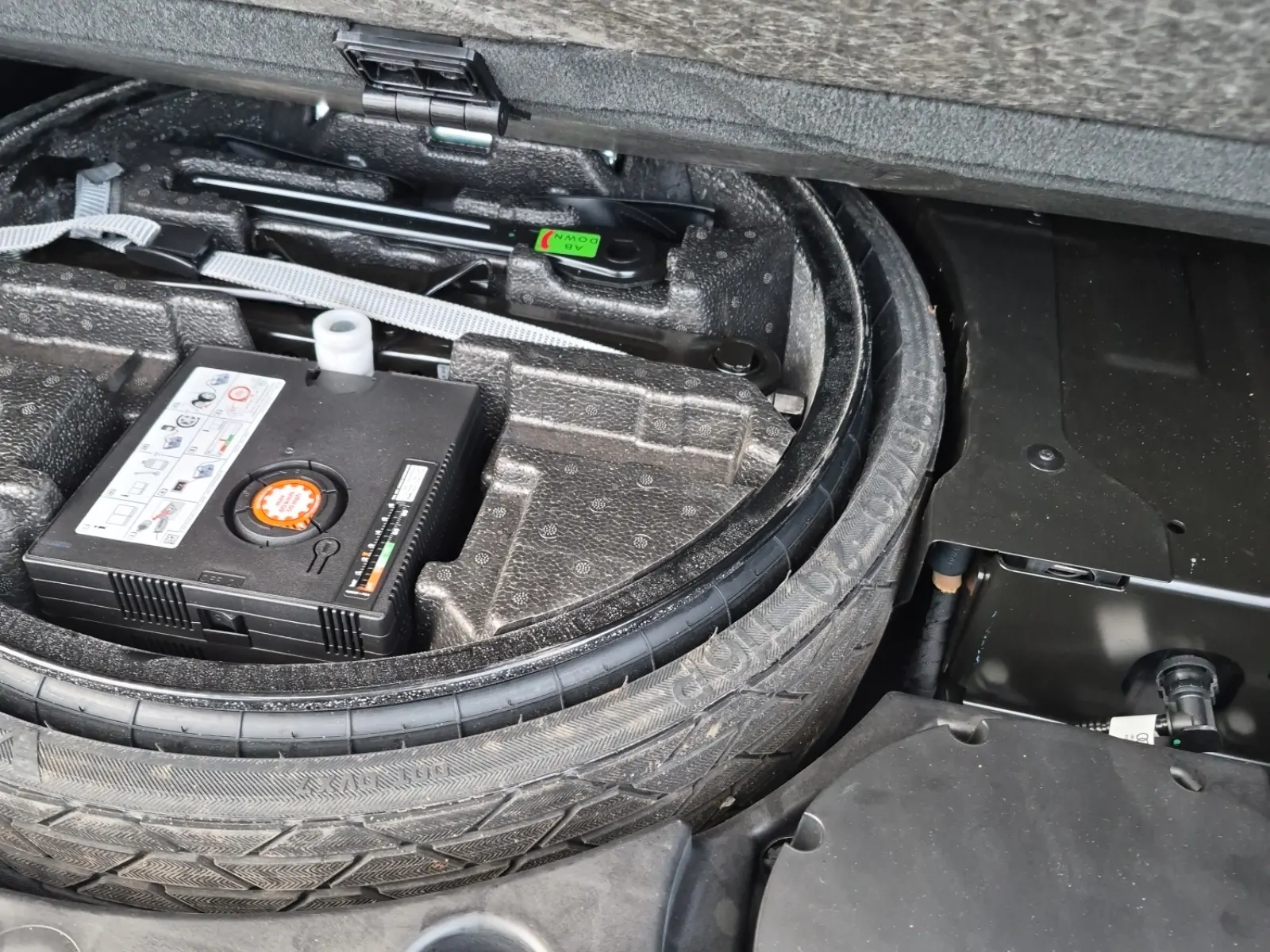 Spare Tire & Wheel Photo