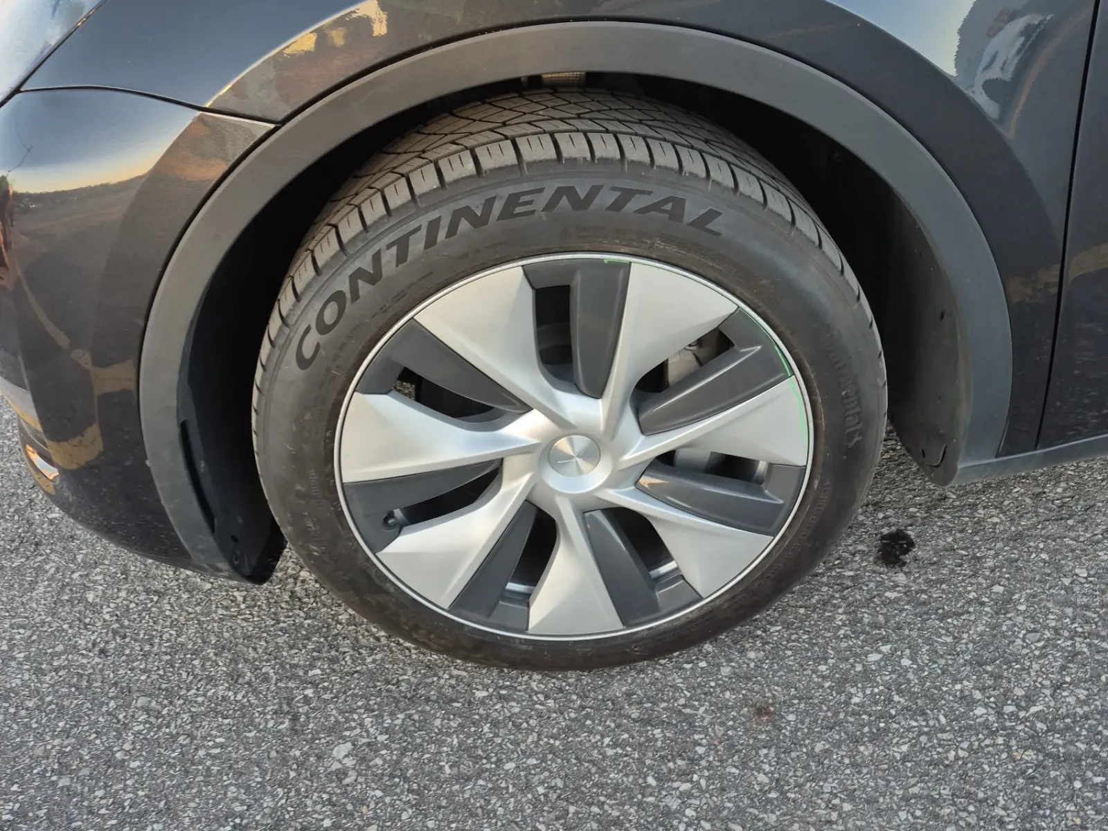 Front driver wheel/tire photo