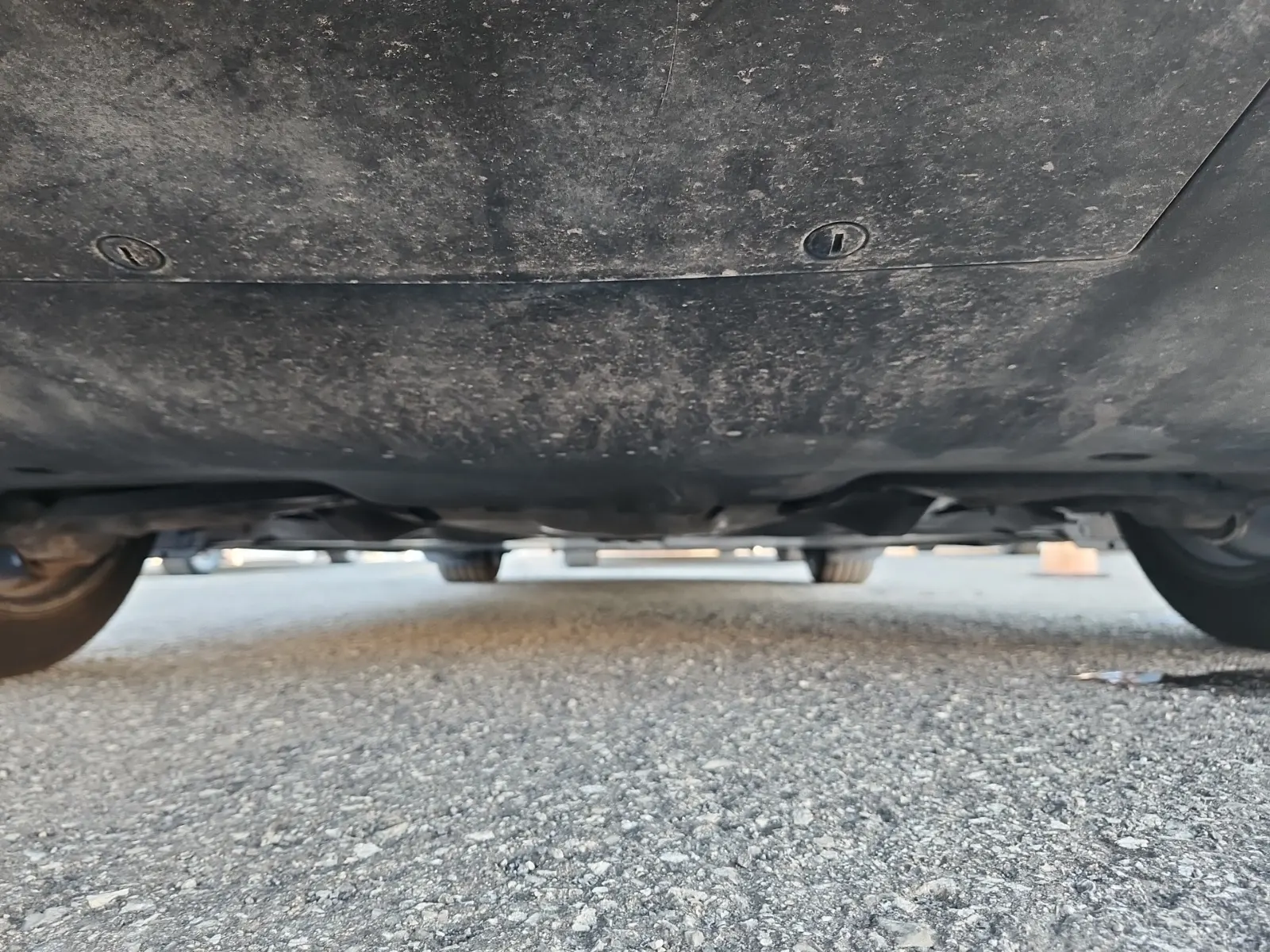 Undercarriage - Rear Photo