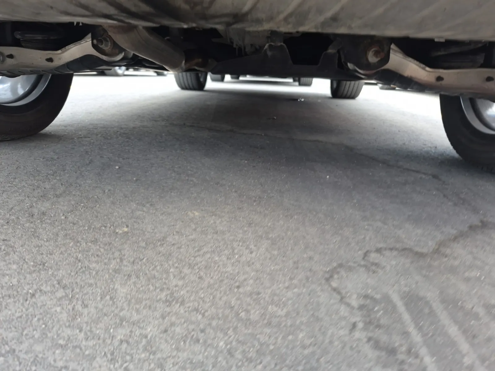 Undercarriage - Rear Photo
