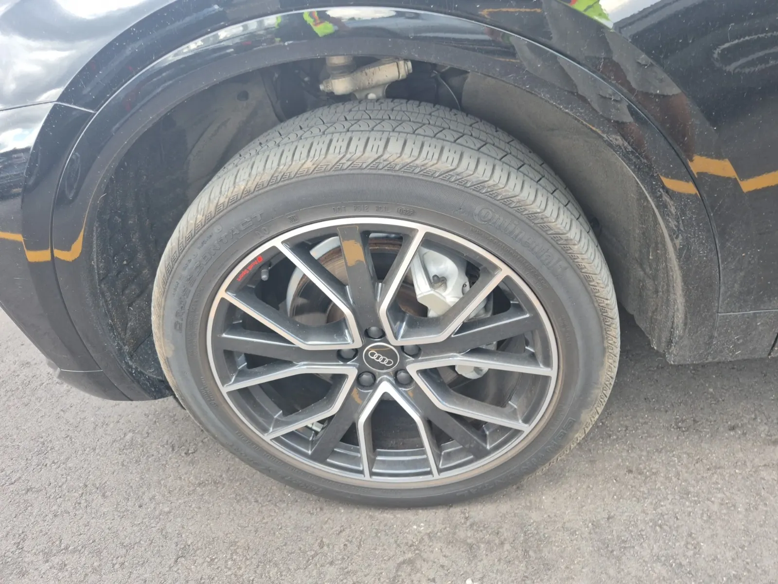 Front driver wheel/tire photo