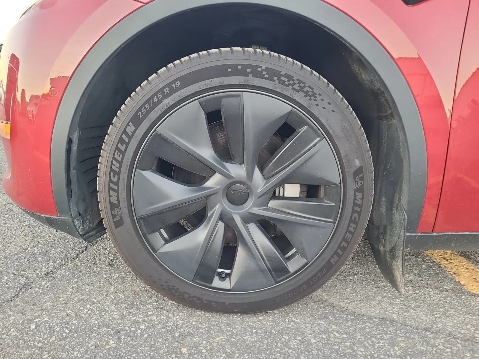 Front driver wheel/tire photo