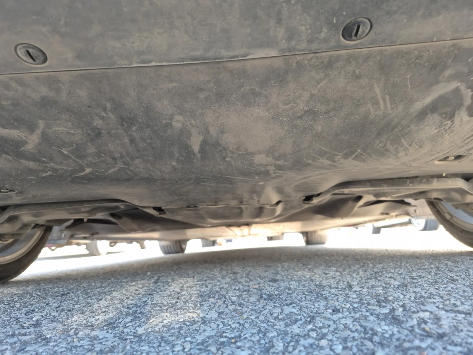 Undercarriage - Rear Photo