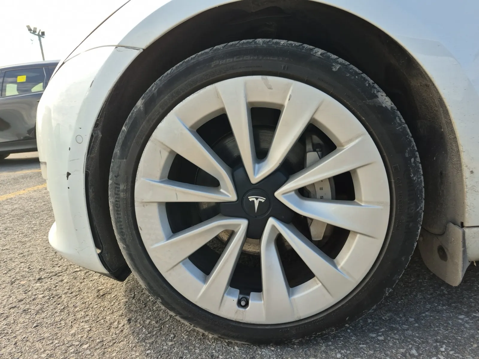 Front driver wheel/tire photo