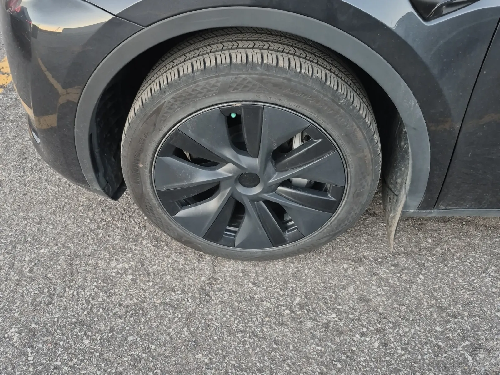 Front driver wheel/tire photo