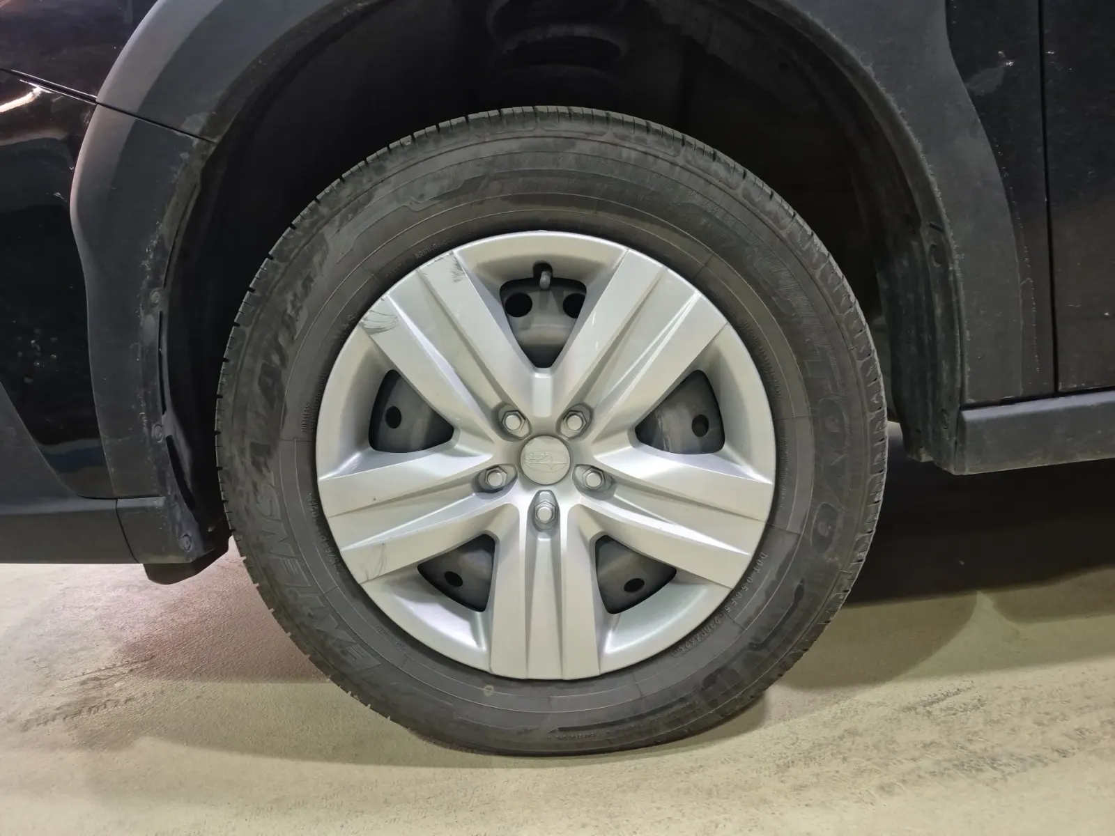 Front driver wheel/tire photo