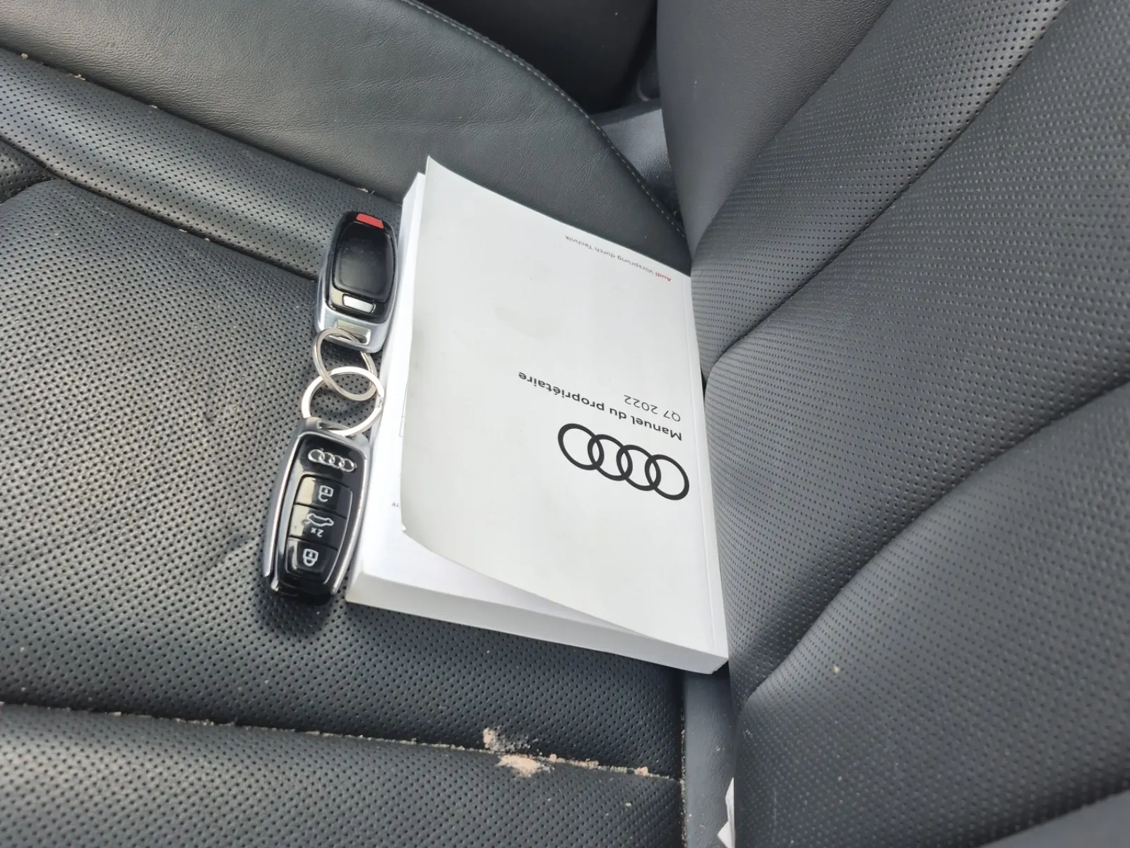 Keys/Fobs/Manual Photo