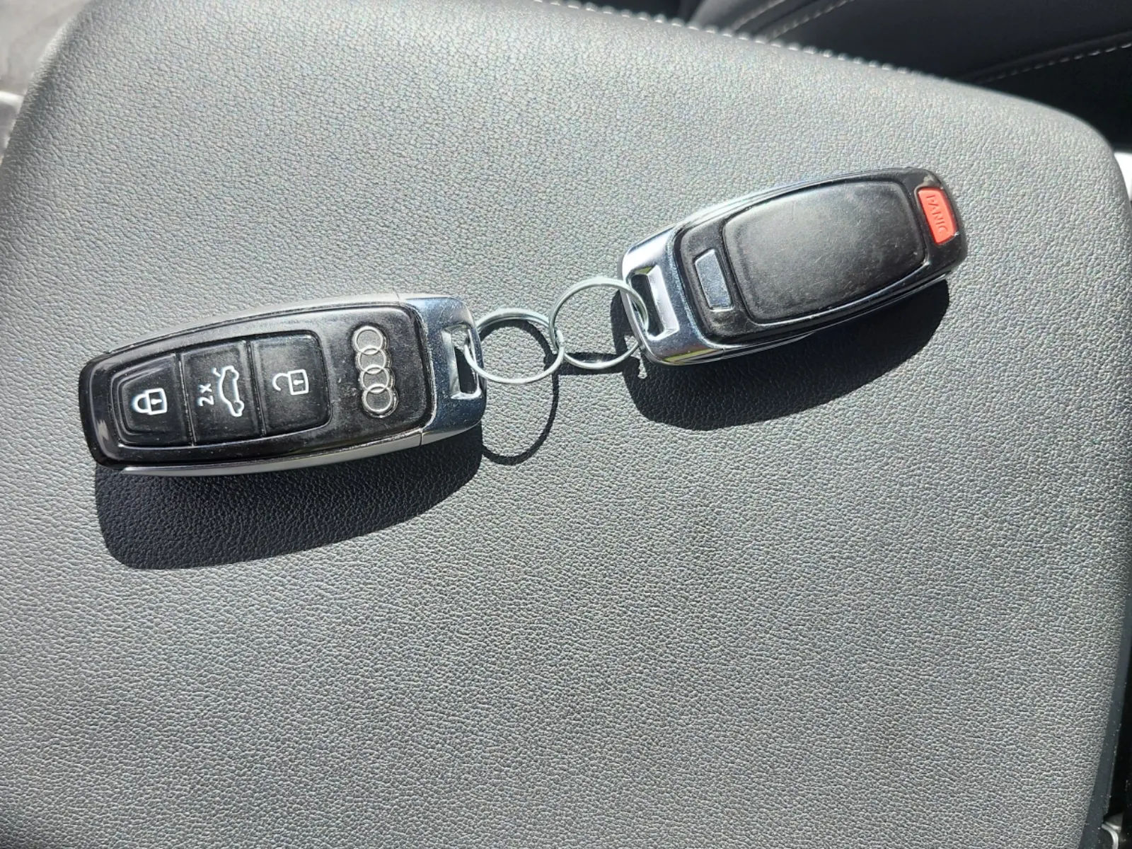 Keys/Fobs/Manual Photo