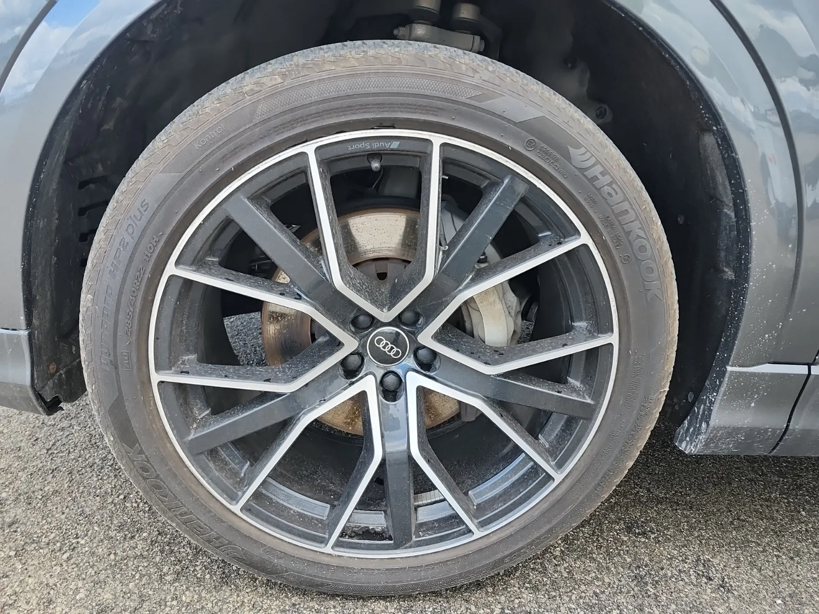 Front driver wheel/tire photo