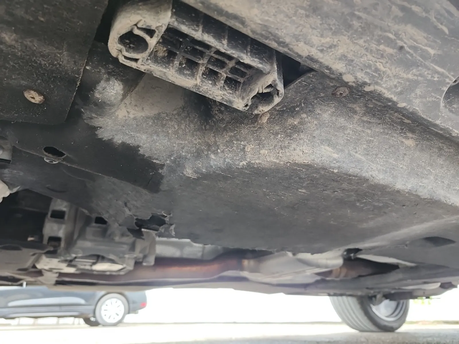 Undercarriage - Driver Photo