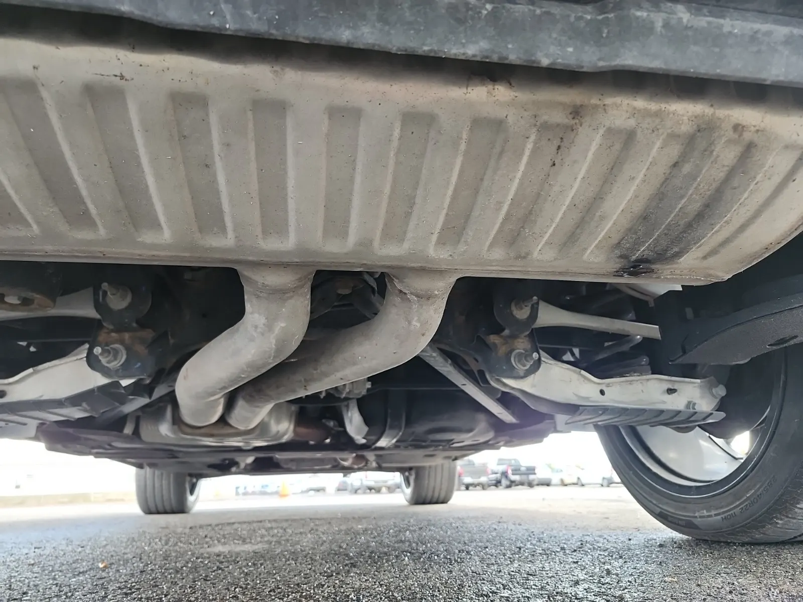 Undercarriage - Rear Photo