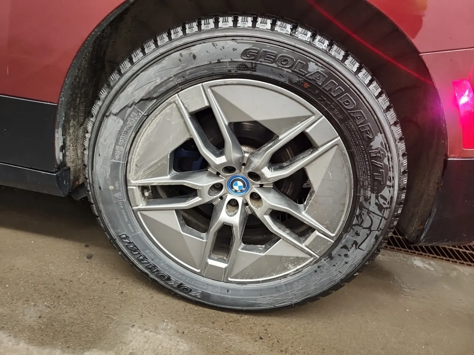 Left Rear Wheel/Tire Photo