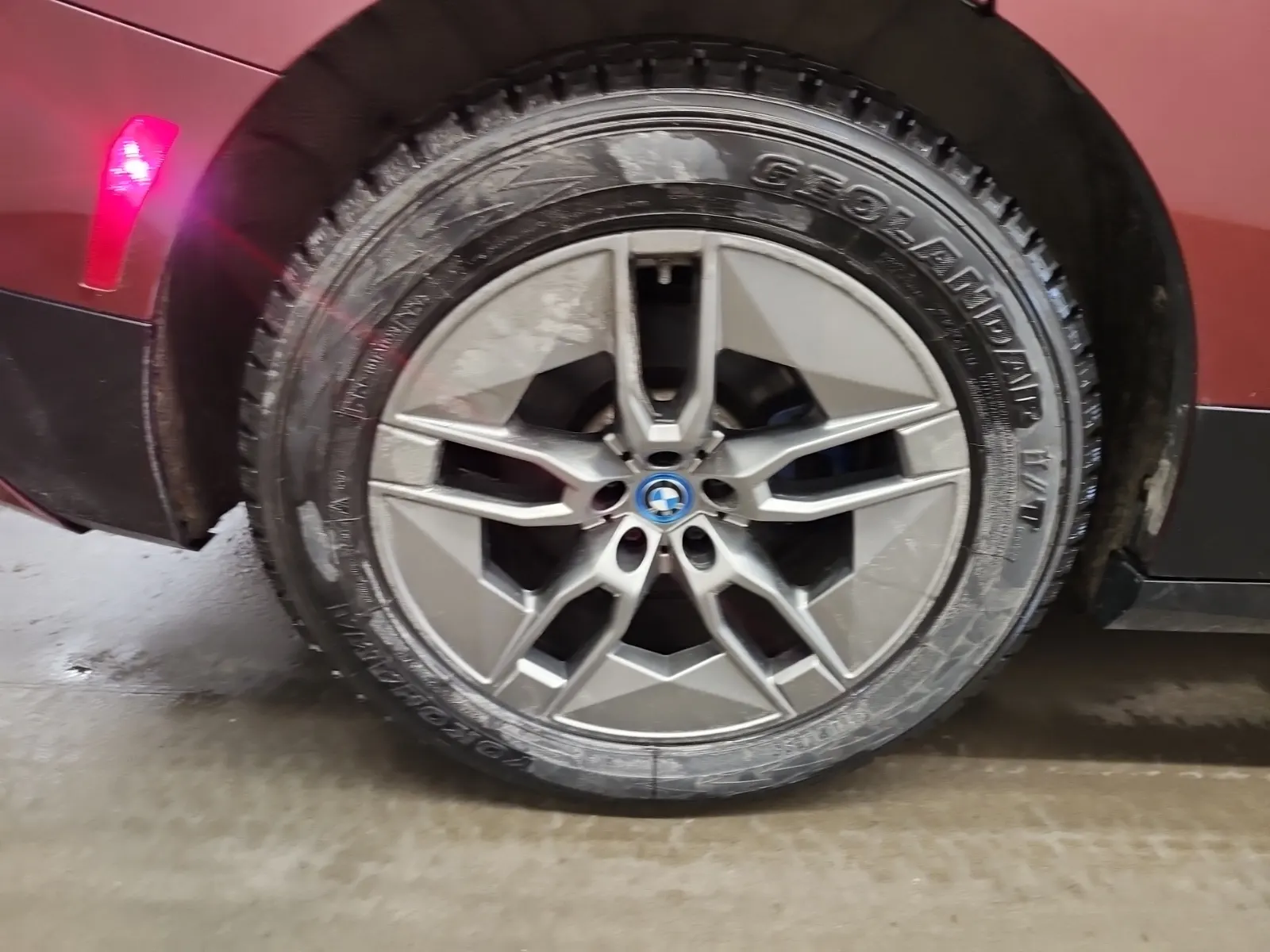 Right Rear Wheel/Tire Photo