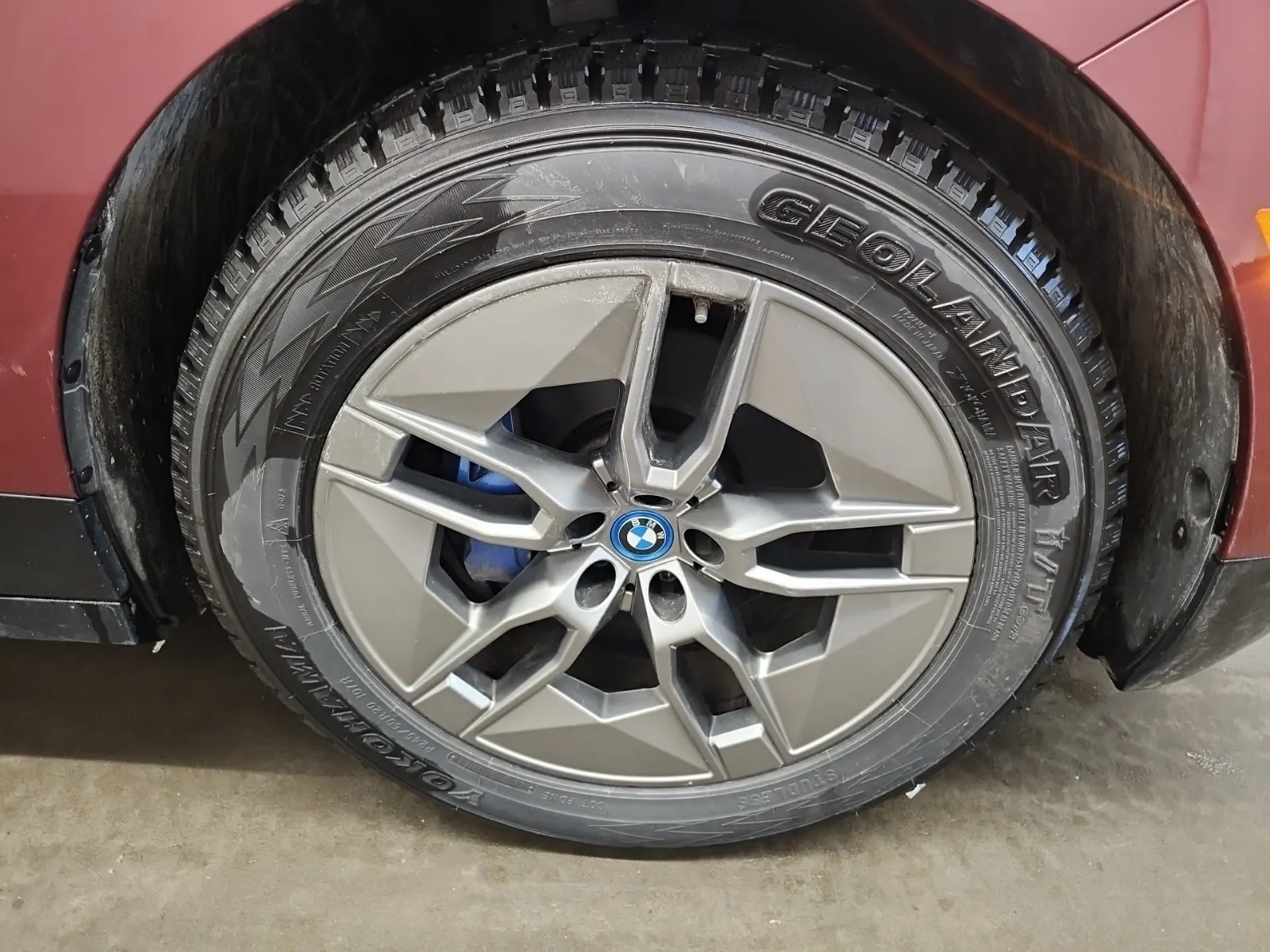 Right Front Wheel/Tire Photo