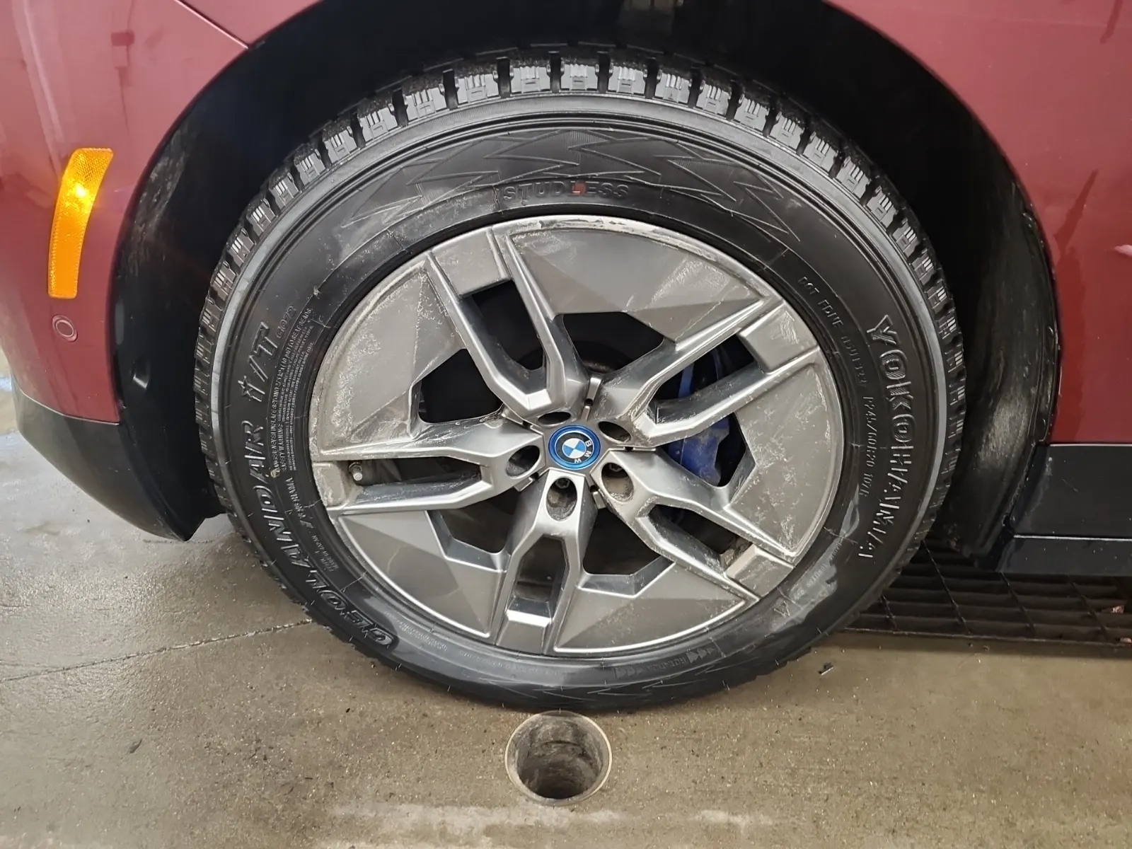 Front driver wheel/tire photo