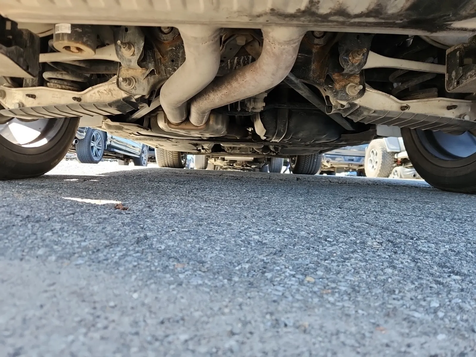 Undercarriage - Rear Photo