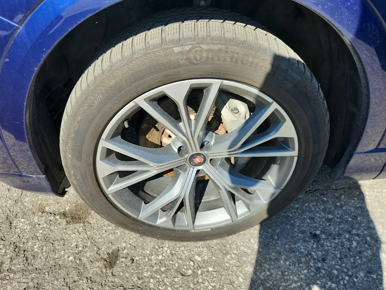 Front driver wheel/tire photo