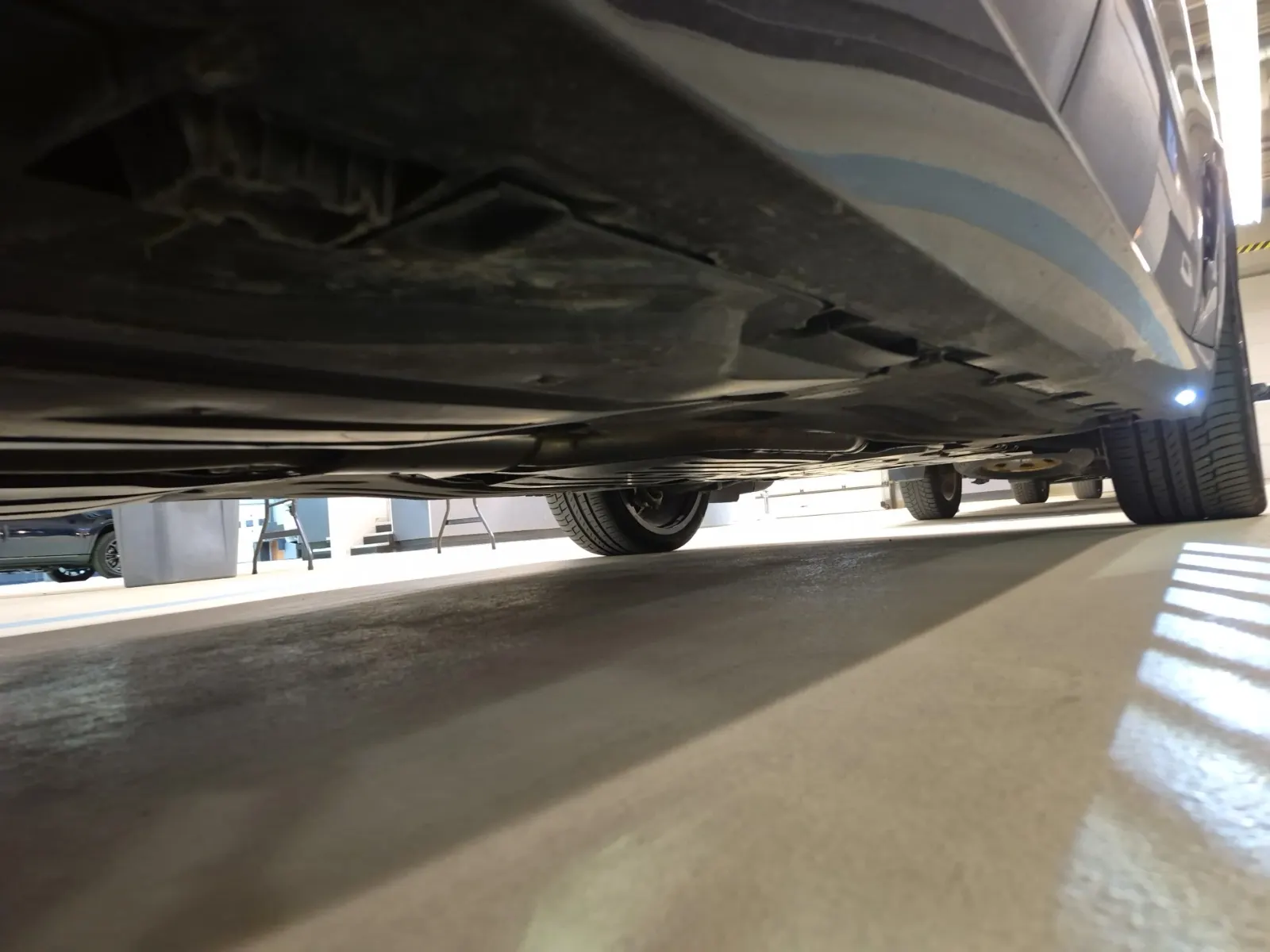 Undercarriage - Passenger Photo