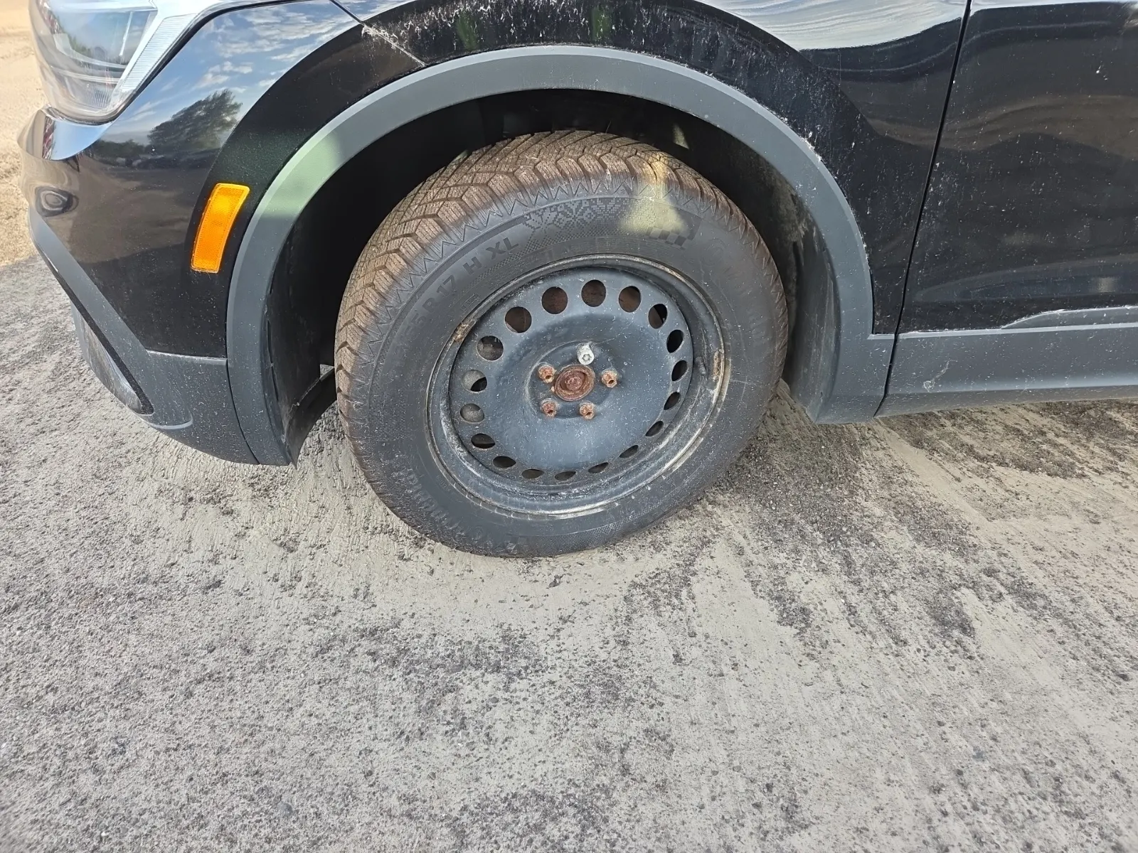Front driver wheel/tire photo