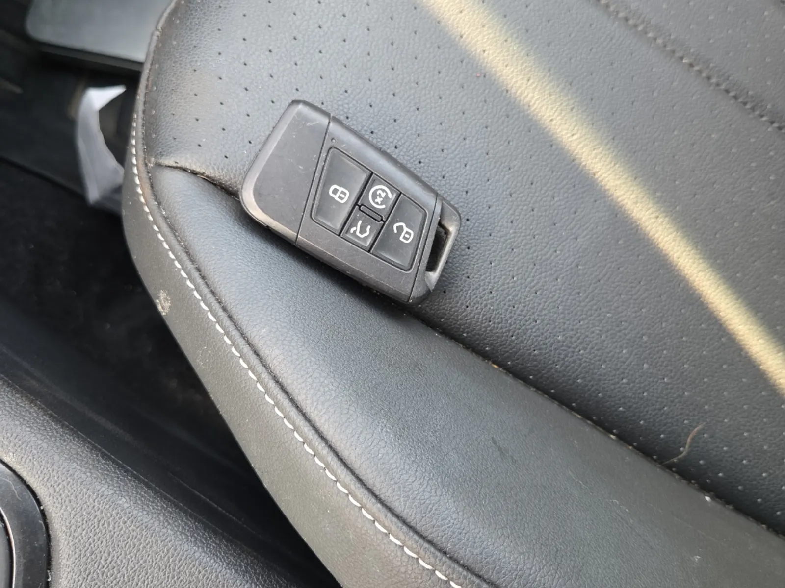 Keys/Fobs/Manual Photo