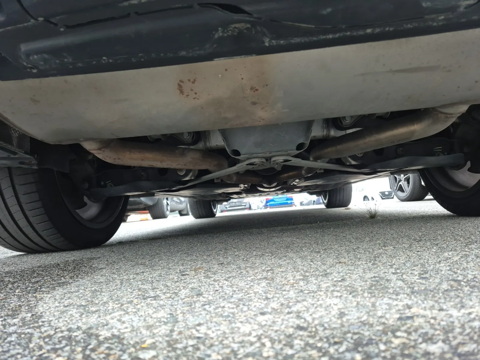 Undercarriage - Rear Photo