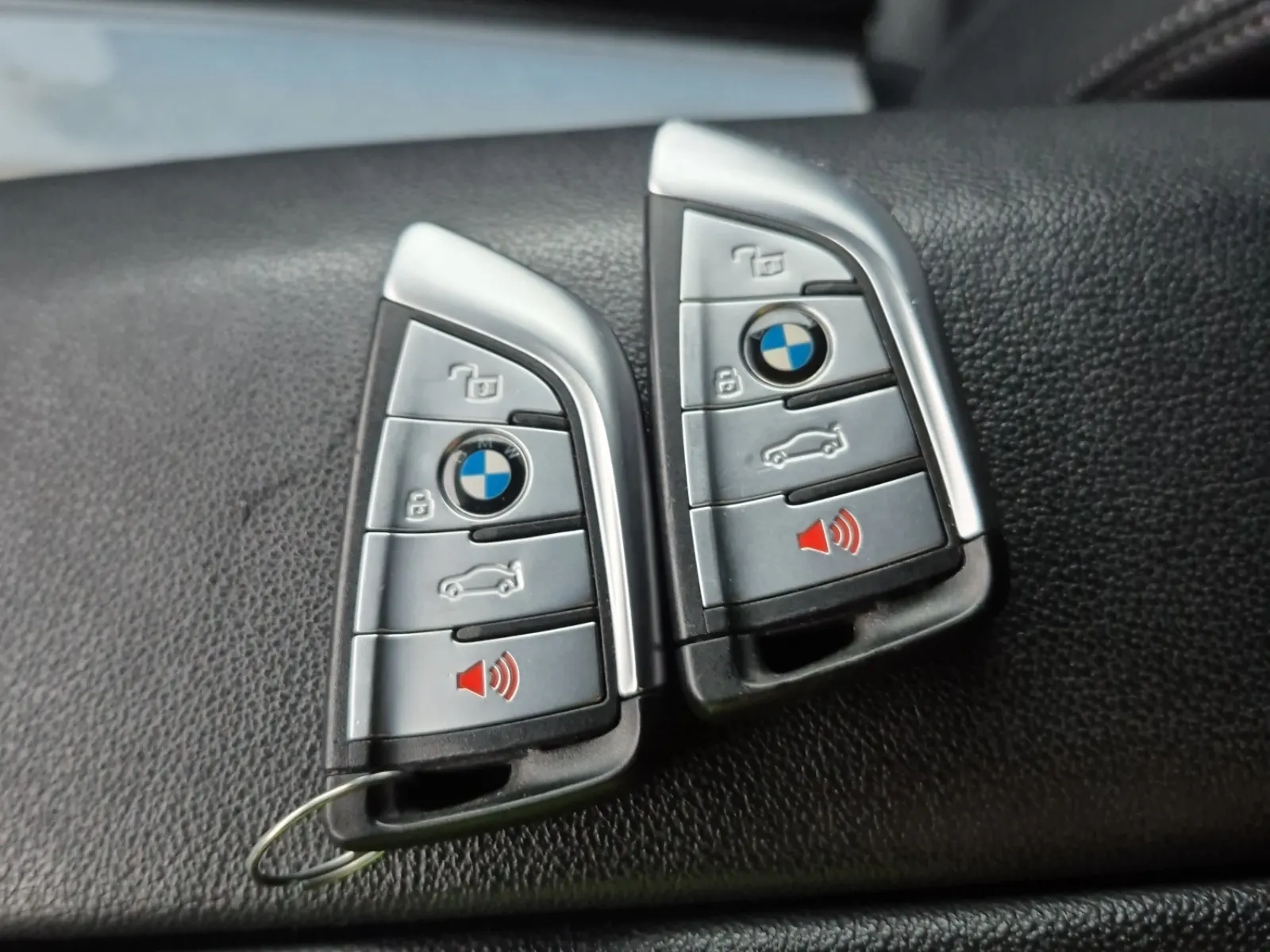 Keys/Fobs/Manual Photo