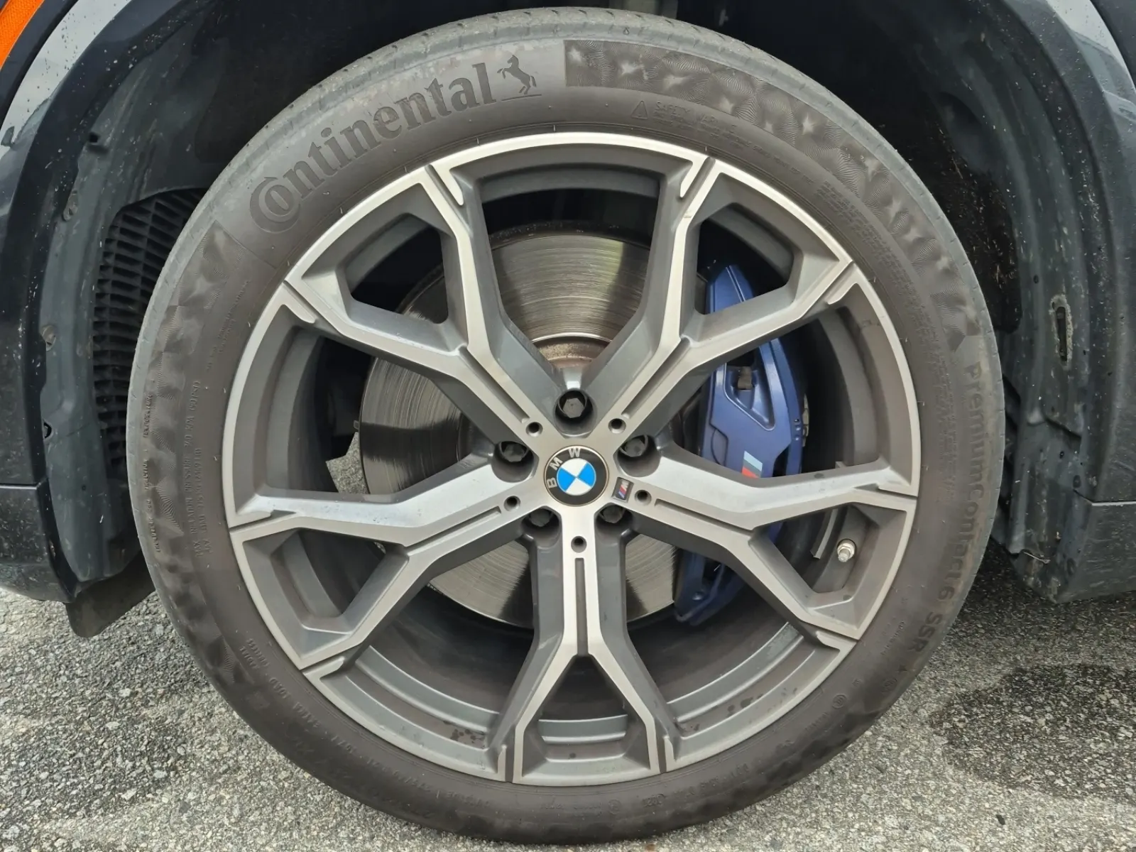 Front driver wheel/tire photo