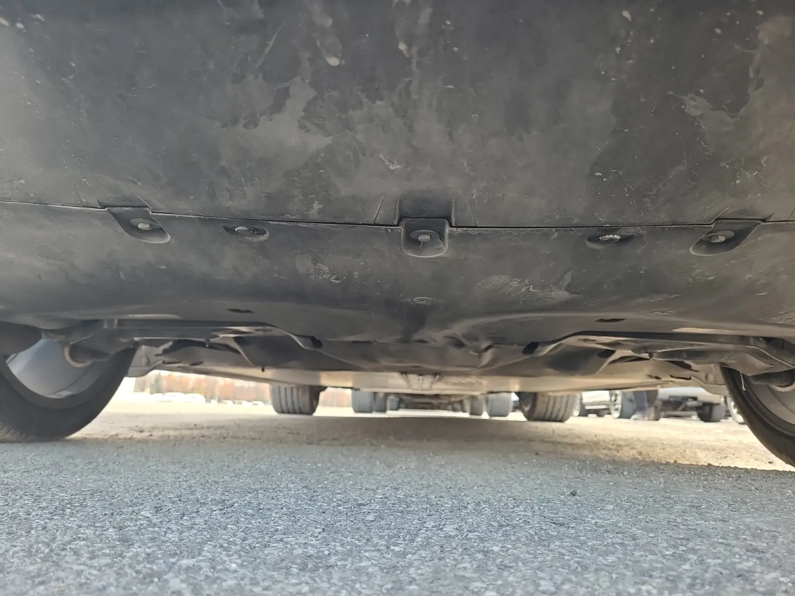 Undercarriage - Rear Photo