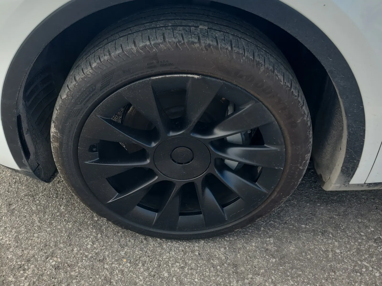 Front driver wheel/tire photo