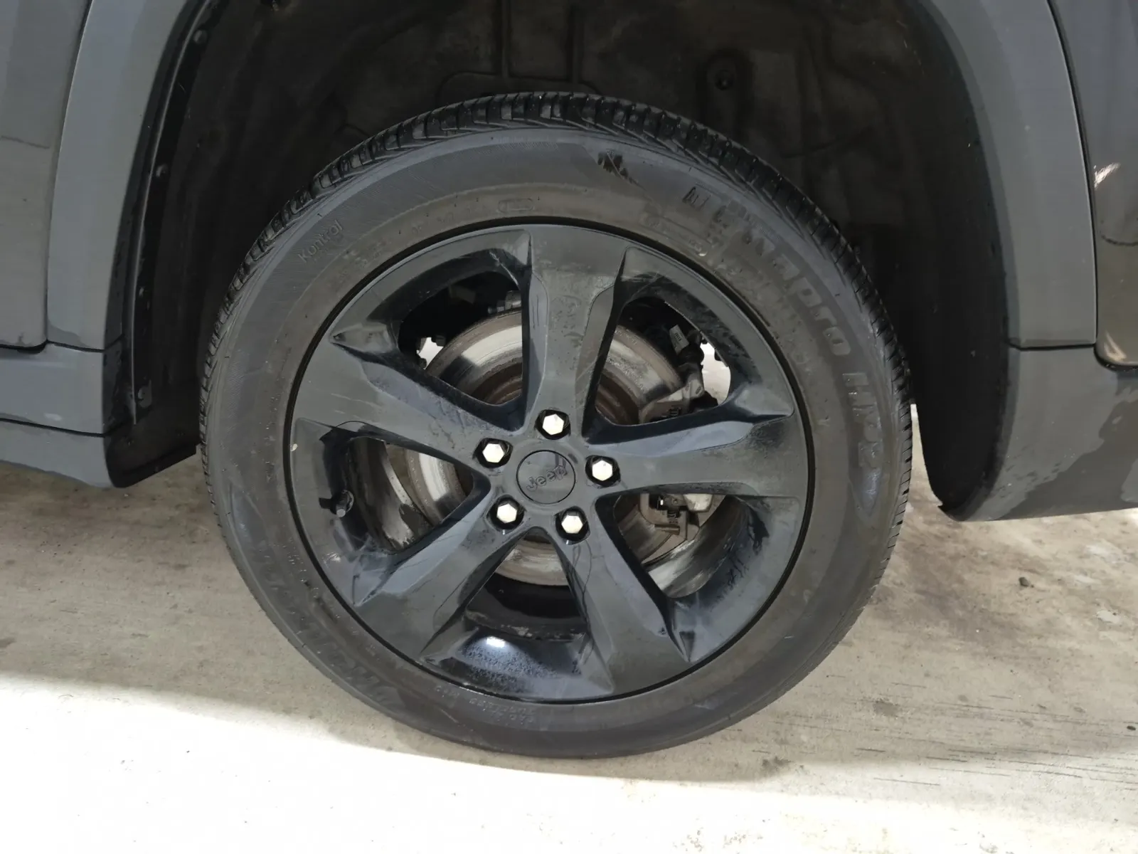 Left Rear Wheel/Tire Photo