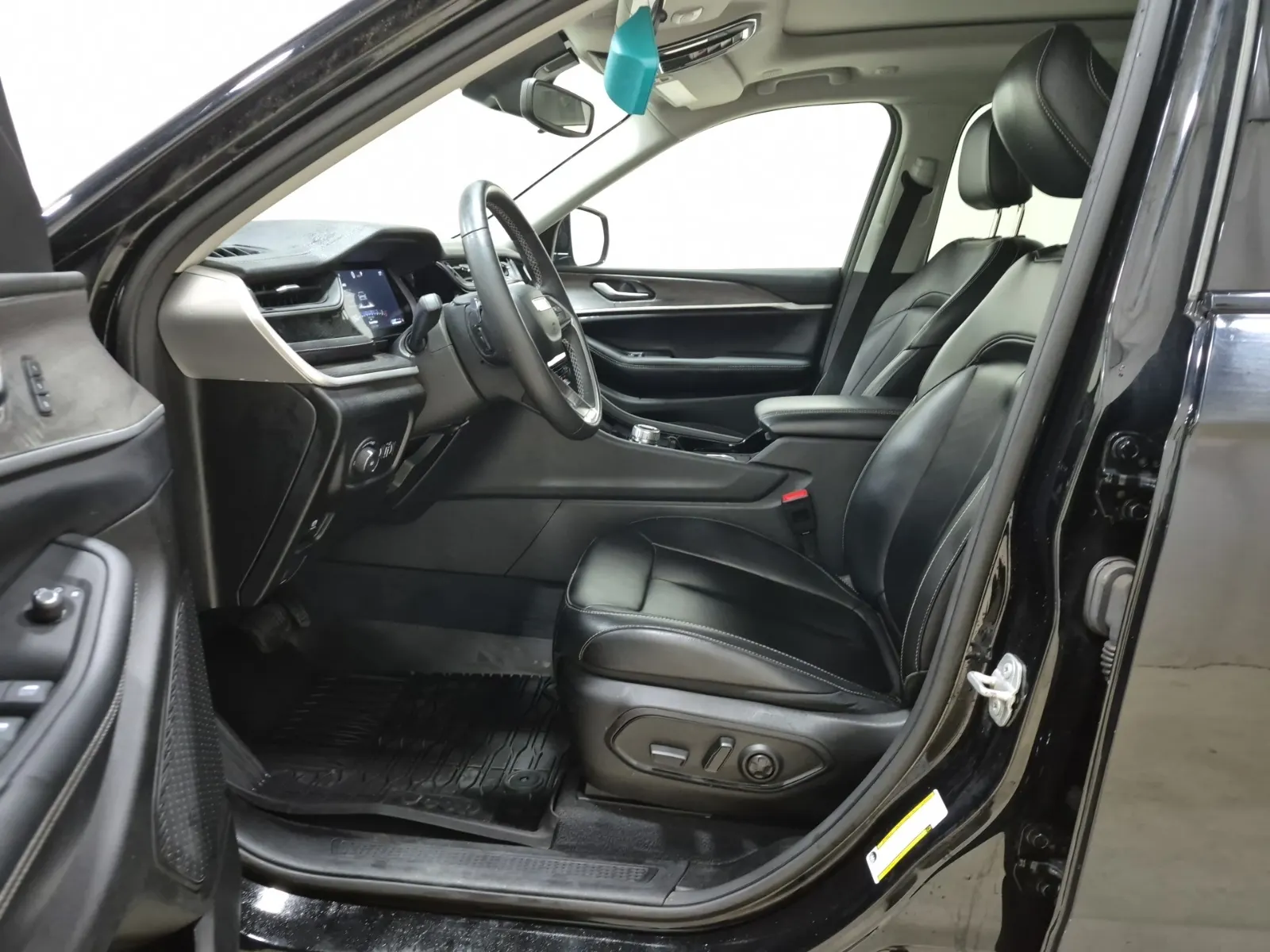 Front Interior Photo