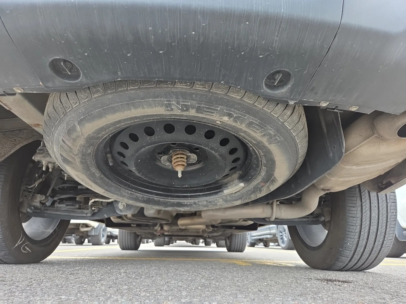 Undercarriage - Rear Photo