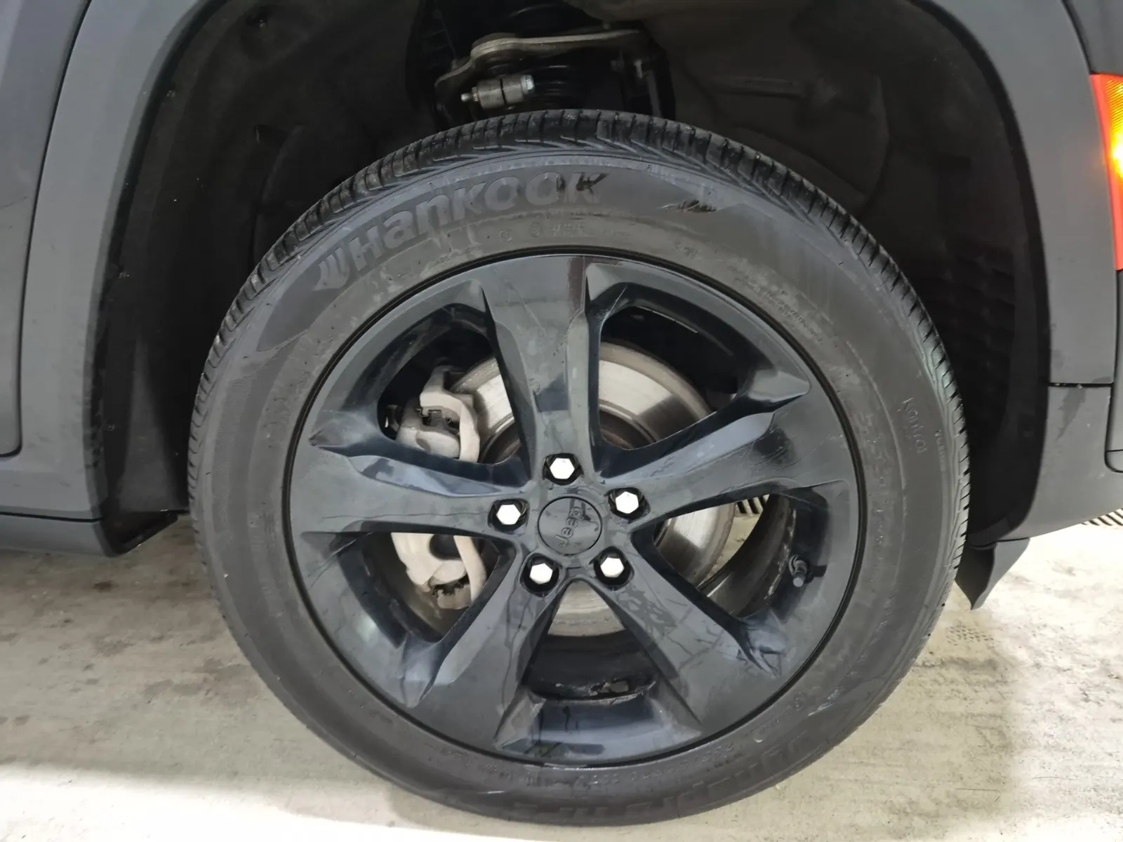 Right Front Wheel/Tire Photo