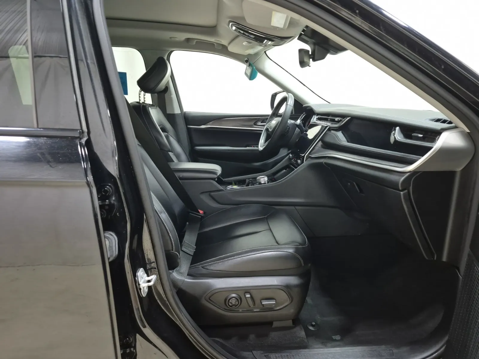 Right Side Interior Photo