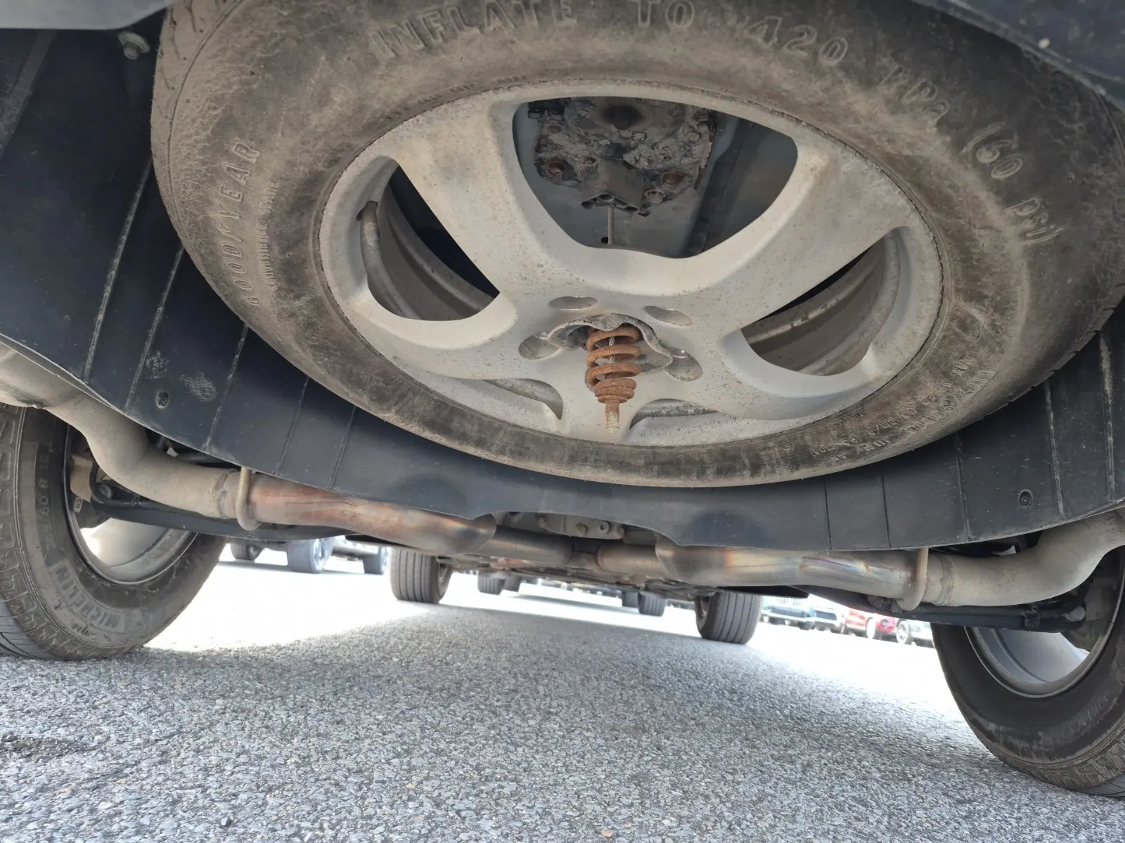 Undercarriage - Rear Photo