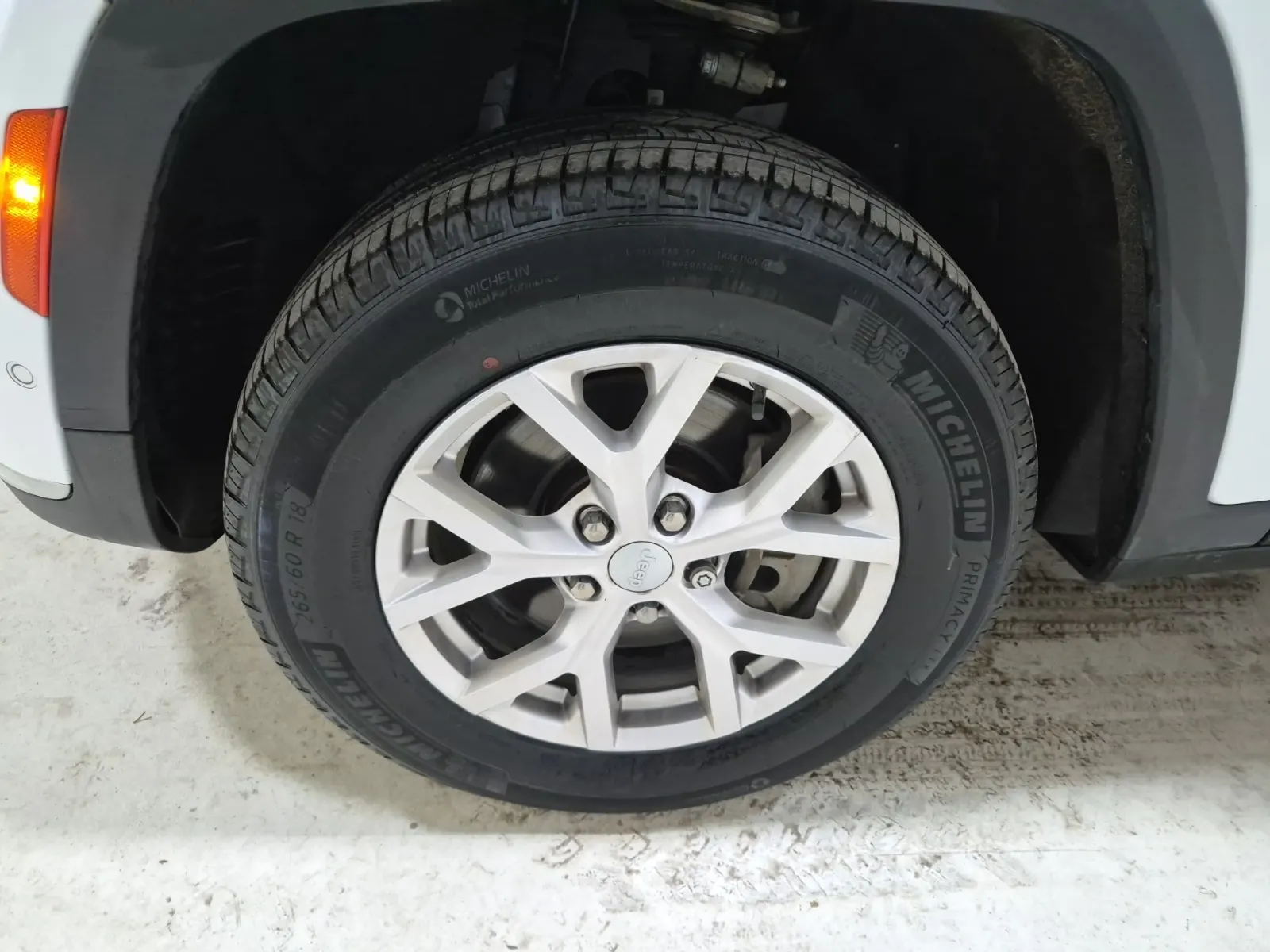 Front driver wheel/tire photo