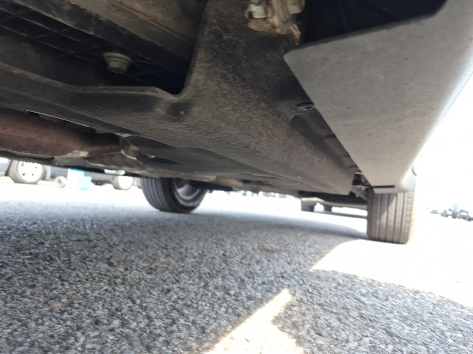 Undercarriage - Driver Photo